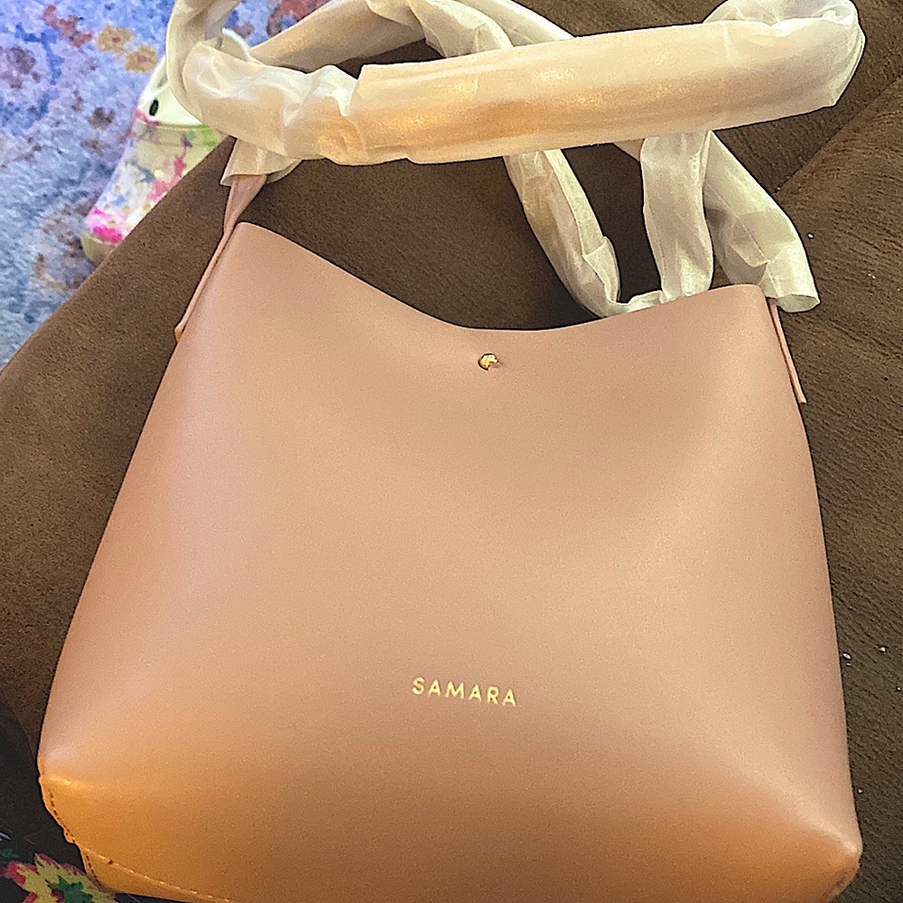 Measurements:
Length - 7.15”
Width - 3.25"
Height - 8.5"